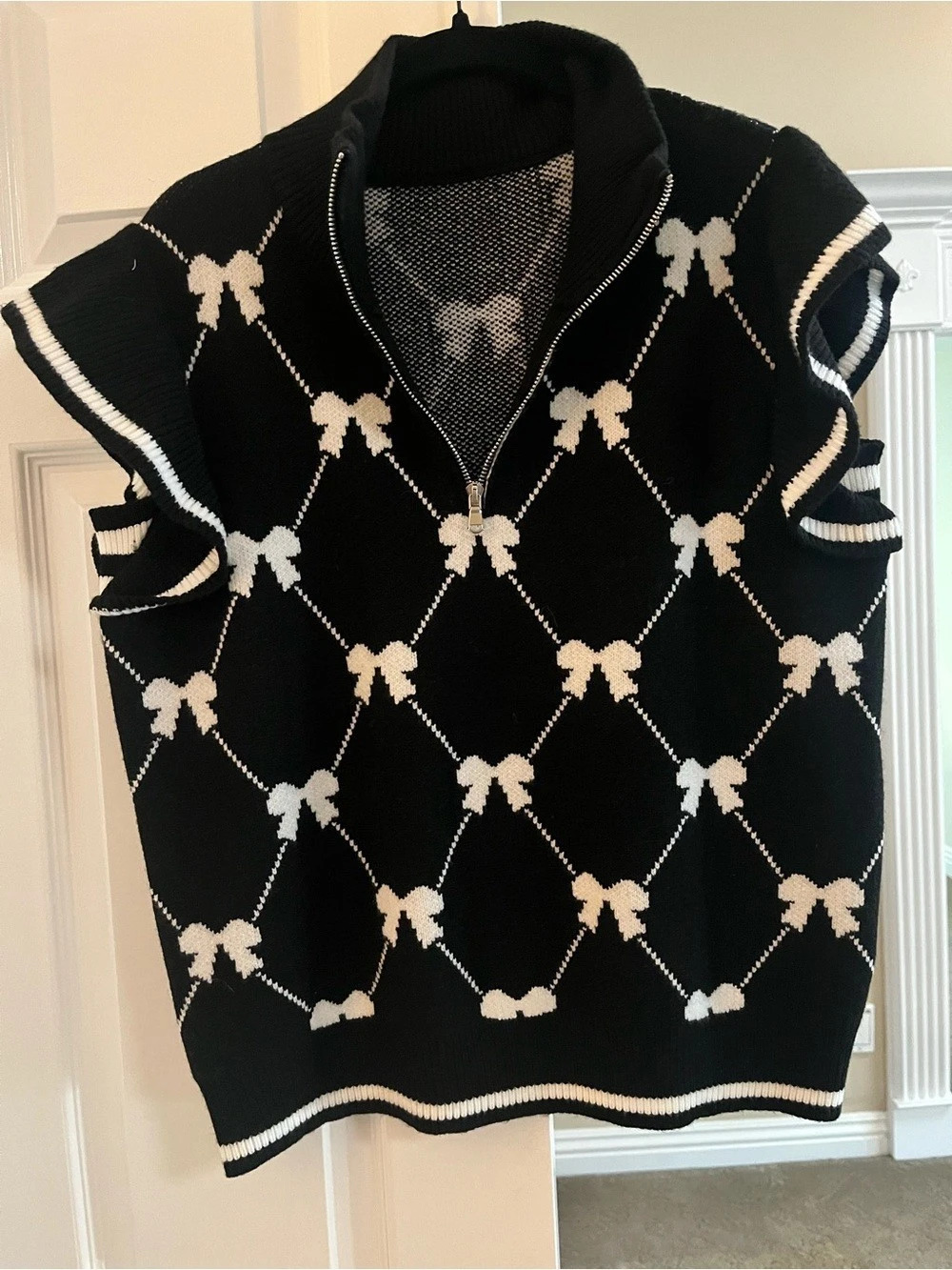 Women's Black & White Bow Patterned Sweater